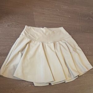 Chic Cream Women's tennis skirt with shorts